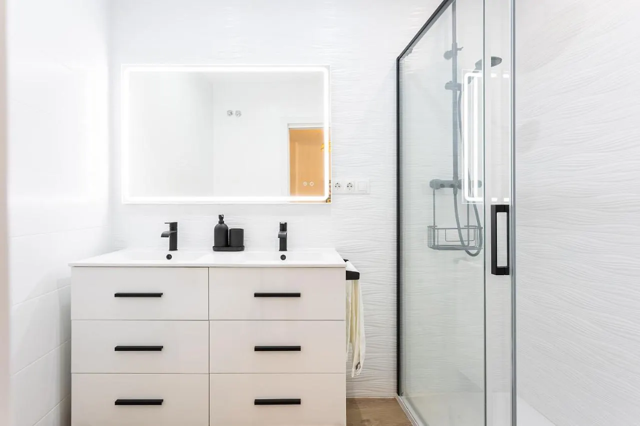 Twins Nest Malaga Apartment