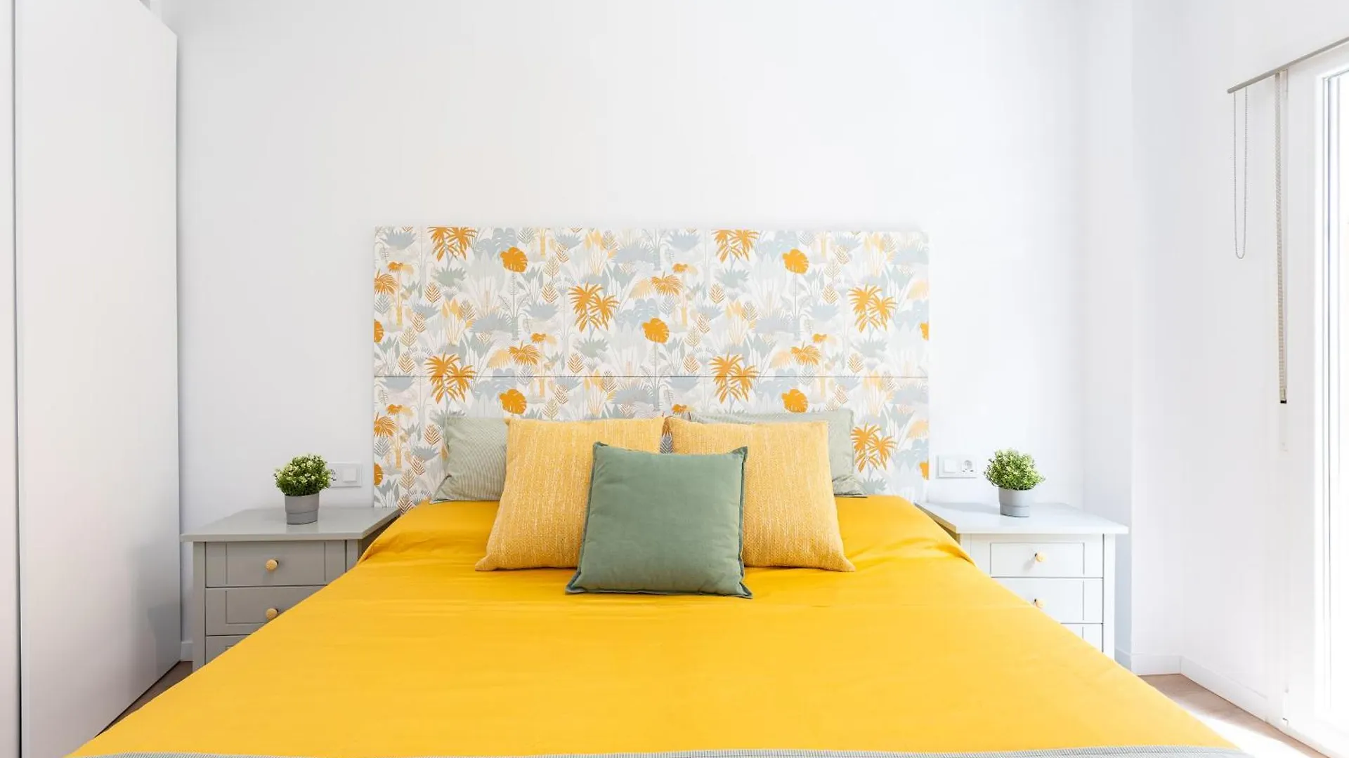 Twins Nest Malaga Apartment