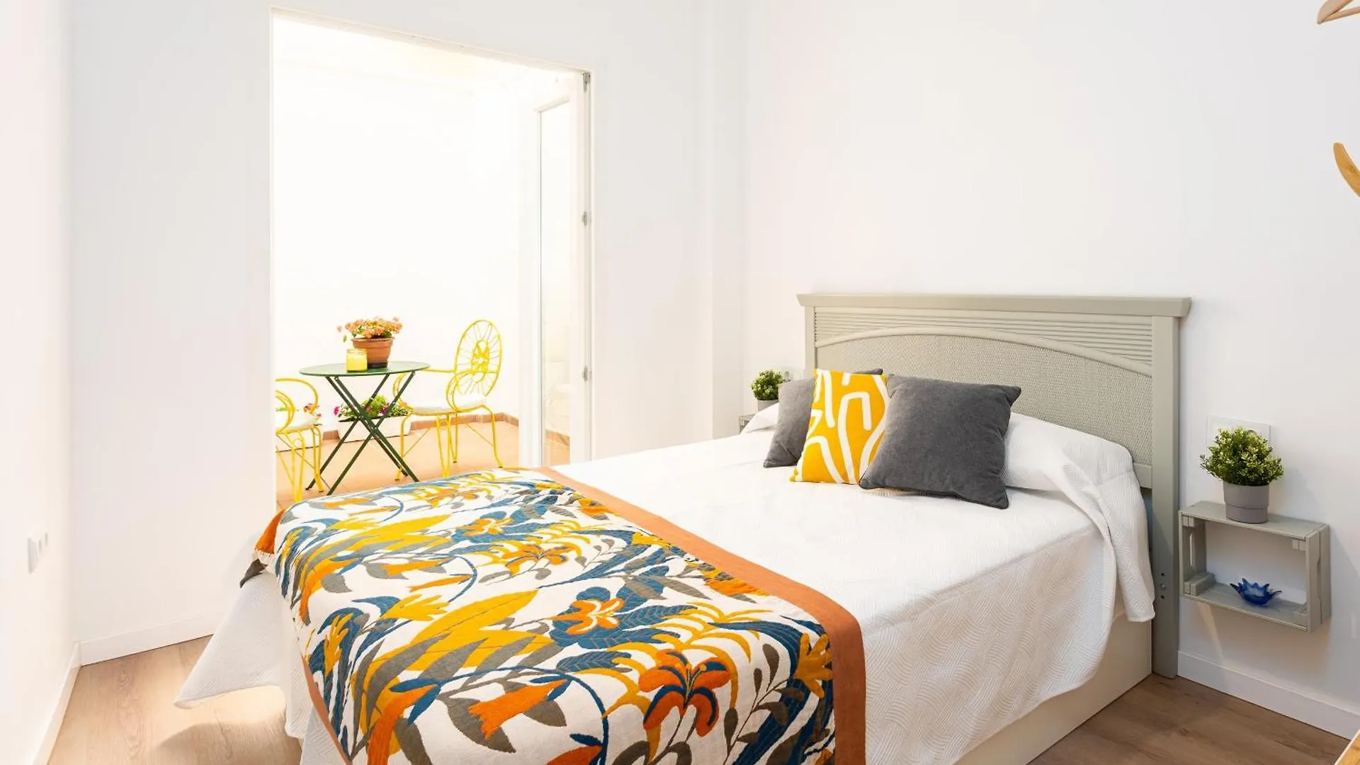 Twins Nest Malaga Apartment